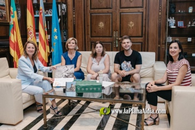La alcaldesa recibe a la Fundación Manuel Babiloni que ultima su viaje a Japón donde se rendirá homenaje al guitarrista castellonense