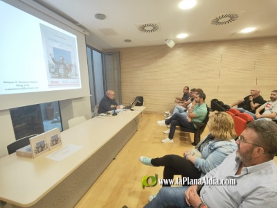 Miquel Àngel Badenes presenta un libro sobre las colecciones de cerámica alcorina en el mundo