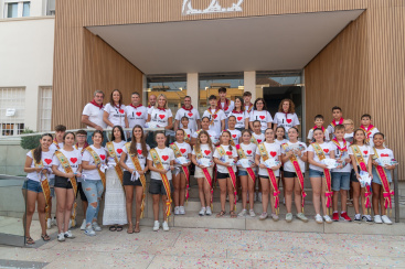 Arrancan las fiestas de Vall d'Alba con un multitudinario 'Chupinazo'