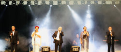 Burriana se llena de emocin y nostalgia con la actuacin de Mocedades