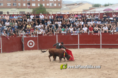 El alcorino Ian Bermejo vence en la novillada de Fiestas del Cristo de Alcora con dos orejas y rabo