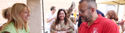 xito de la I jornada de tall de pernil solidario en la plaza Colom