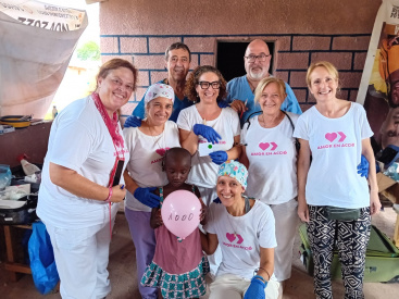 Dos enfermeras valencianas llevan salud y esperanza a Costa de Marfil