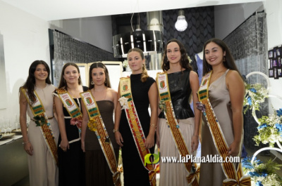 Las festeras muestran los manifest