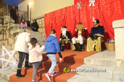 Cartas a los pajes reales y los Reyes Magos llegar�n al polifuncional