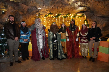 Los Reyes Magos llegan a las Cuevas de San Jos� y se alistan para la cabalgata