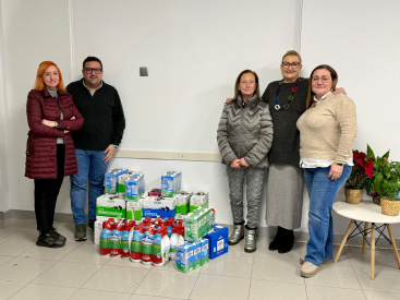 El PP de Vila-real entrega bricks de leche recogidos en el espacio solidario Mar�a Jos� Valtue�a a las Conferencias de San Vicente de Pa�l