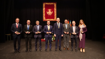 Vila-real reconoce a cinco entidades y al empresario Jos� Vicente Tom�s con las Medallas de la Ciudad