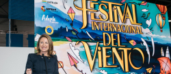 Castell� ha presentat a Fitur la III edici� del Festival del Vent, que se celebrar� els dies 6 i 7 de juny i que s'ha convertit en una cita clau del calendari tur�stic que marcar� l'inici de la programaci� estival a les platges de la ciutat. L'alcaldessa,