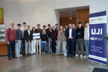La C�tedra Reciplasa entrega el Premio a la Iniciativa para la Mejora de la Gesti�n Sostenible de los Residuos Urbanos al IES Llombai de Burriana por su proyecto 'Posa't les piles'