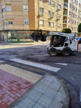 Vila-real mejora el firme de calles y adecua dos aparcamientos con excedentes de asfalto