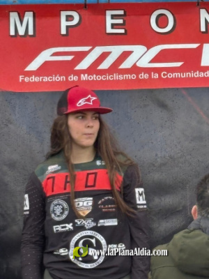 La joven Zoe Font de la Penya Motorista l'Alcora campeona auton�mica de Moto-cross en Albaida