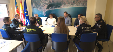 la-subdelegacion-del-gobierno-y-pe-iscola-acuerdan-medidas-para-frenar-el-top-manta-y-avanzar-en-el-aparcamiento-disuasorio