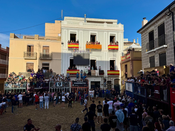 Almassora homenajea a Gustavo Traver y arranca el cartel taurino con el Bou del Poble