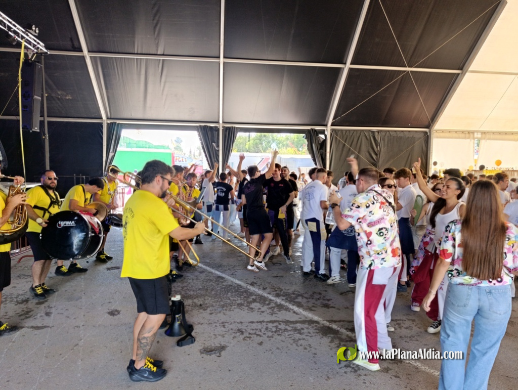 M�s de 1.700 persones participen en la XXVIII Trobada de Quintes d'Almenara