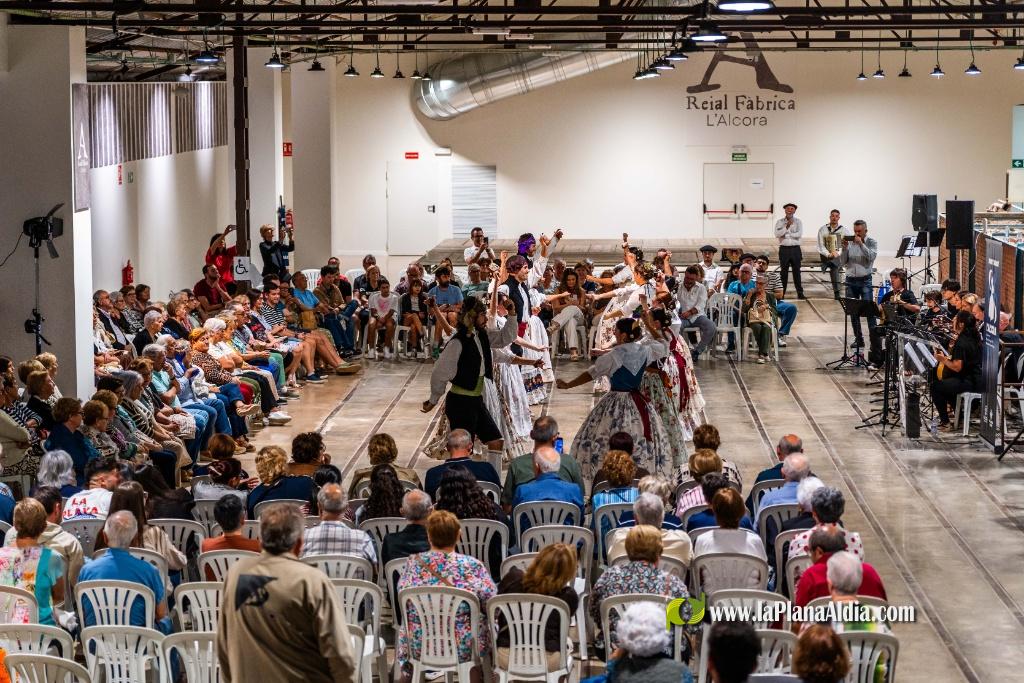 L?AlcoraFolk es consagra com a espai de trobada i projecci� del folklore i la cultura popular