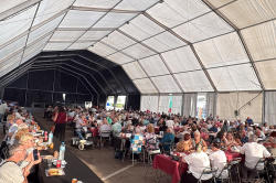 Almenara posa punt final a les seues festes patronals amb el berenar tradicional per a la gent gran