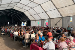 Almenara posa punt final a les seues festes patronals amb el berenar tradicional per a la gent gran
