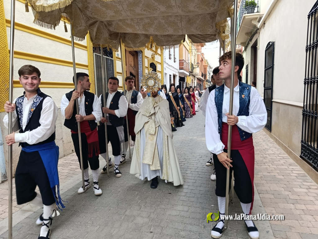 Almenara posa punt final a les seues festes patronals amb el berenar tradicional per a la gent gran