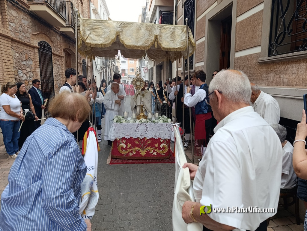 Almenara posa punt final a les seues festes patronals amb el berenar tradicional per a la gent gran