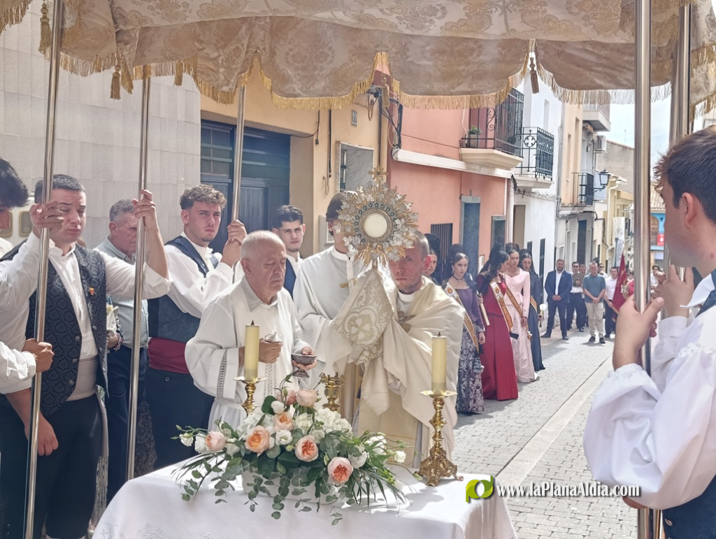 Almenara posa punt final a les seues festes patronals amb el berenar tradicional per a la gent gran