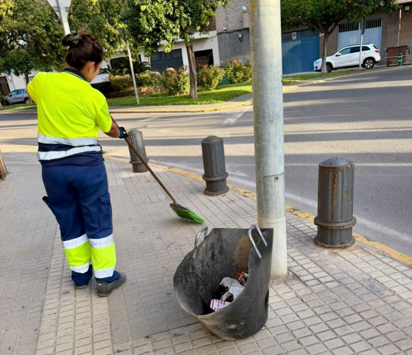 Almassora activa un dispositivo de limpieza para las fiestas de la Mare de Déu del Roser