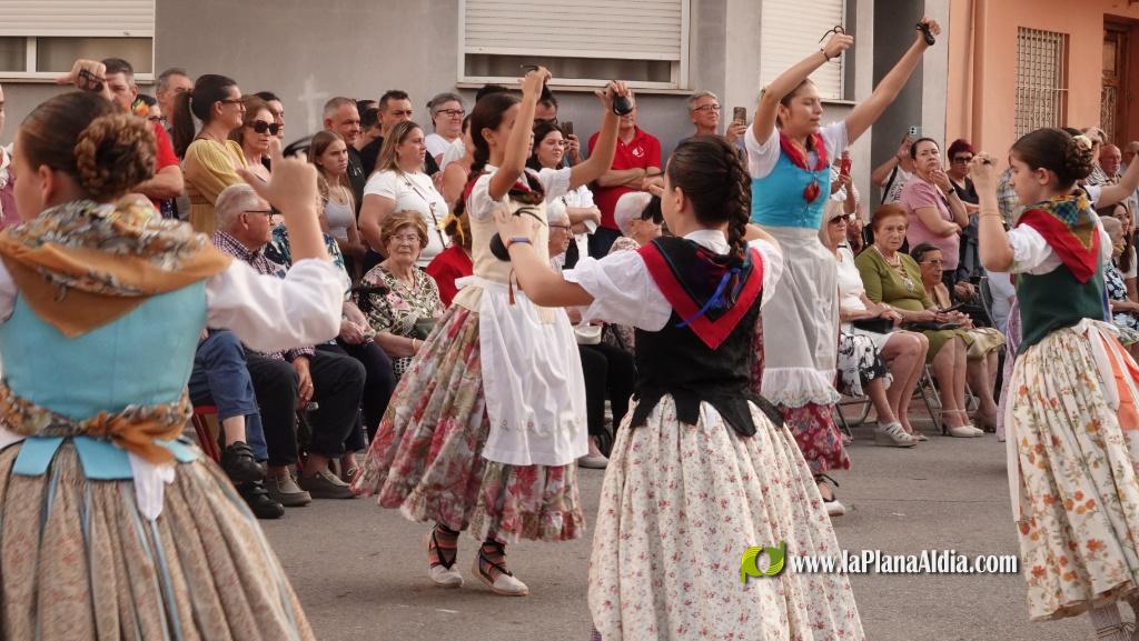 Les Alqueries ofrena la seva patrona