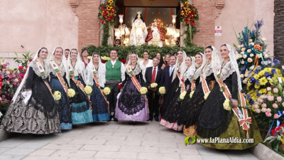 Les Alqueries ofrenda a su patrona
