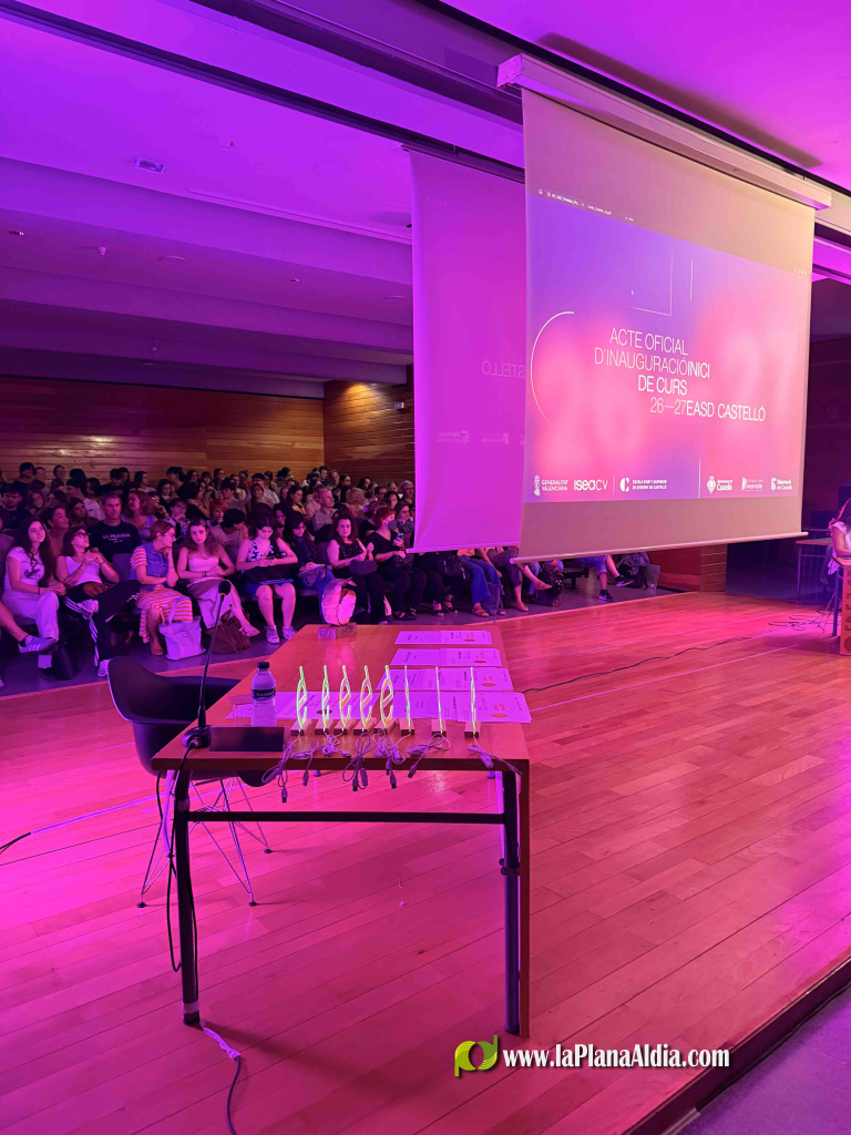 Castell� inaugura el curs 2026-27 de l'Escola d'Art i Superior de Disseny amb la invitaci� a �Mira cap amunt�
