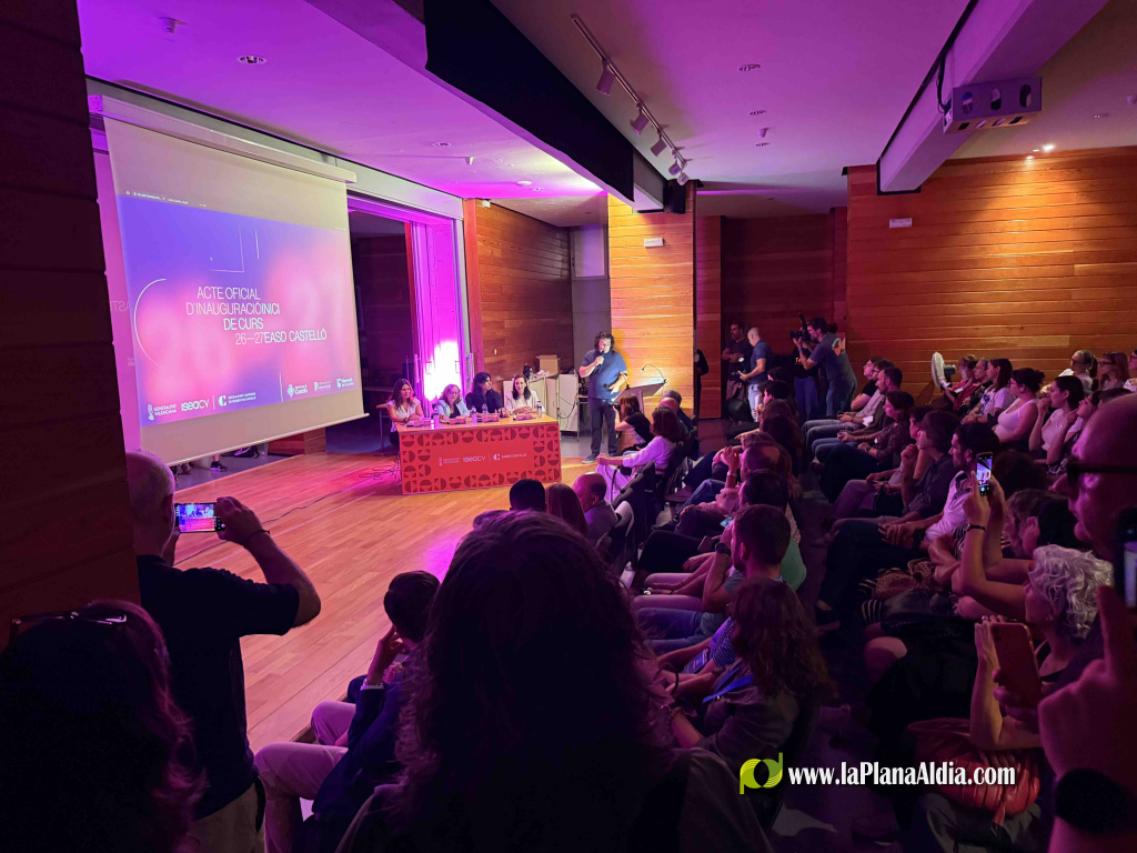 Castell� inaugura el curs 2026-27 de l'Escola d'Art i Superior de Disseny amb la invitaci� a �Mira cap amunt�