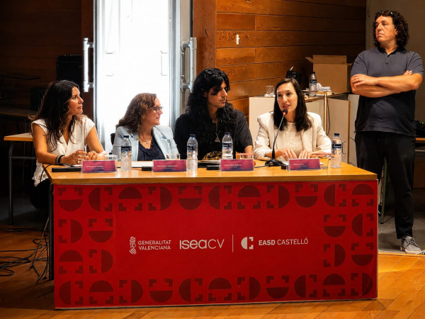 La concejala de Cultura y Educación asiste al acto de inicio del curso 2026-2027 de la Escola d'Art i Superior de Disseny de Castello