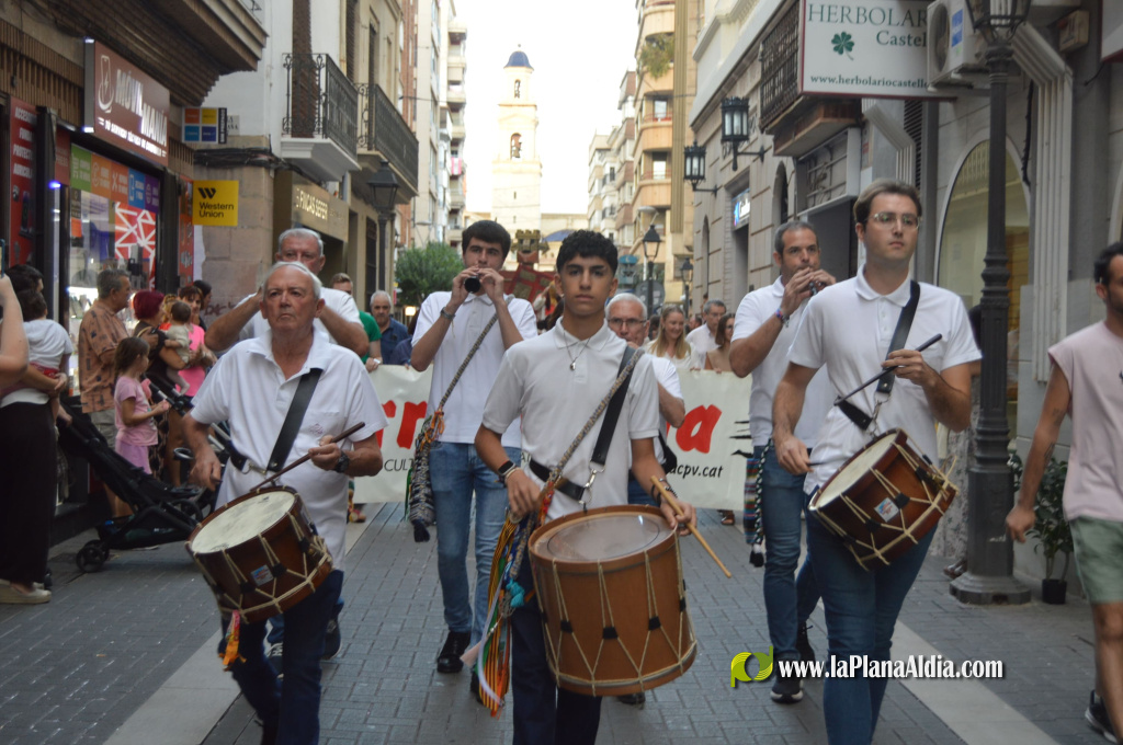 Aquesta vesprada, Vila-real va celebrar un Correllengua c�vic per a conmemorar el 9 d'octubre