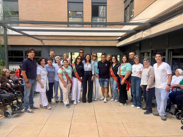 almassora-une-la-visita-a-la-residencia-maria-rosa-molas-con-una-nueva-jornada-taurina-durante-las-fiestas-del-roser
