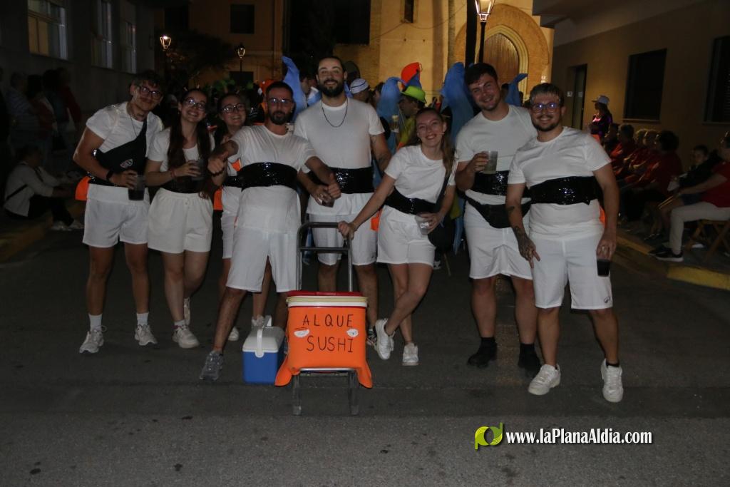 La cavalcada de disfresses plena de color Les Alqueries