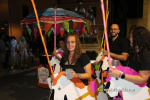 La cavalcada de disfresses plena de color Les Alqueries