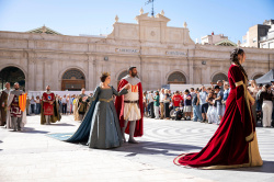 Castell� celebra el 9 d'octubre amb la Desfilada de les Tres Cultures, m�sica i danses tradicionals