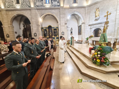 autoridades-reina-y-damas-y-pueblo-en-general-con-la-guardia-civil-de-alcora-en-su-dia-del-pilar