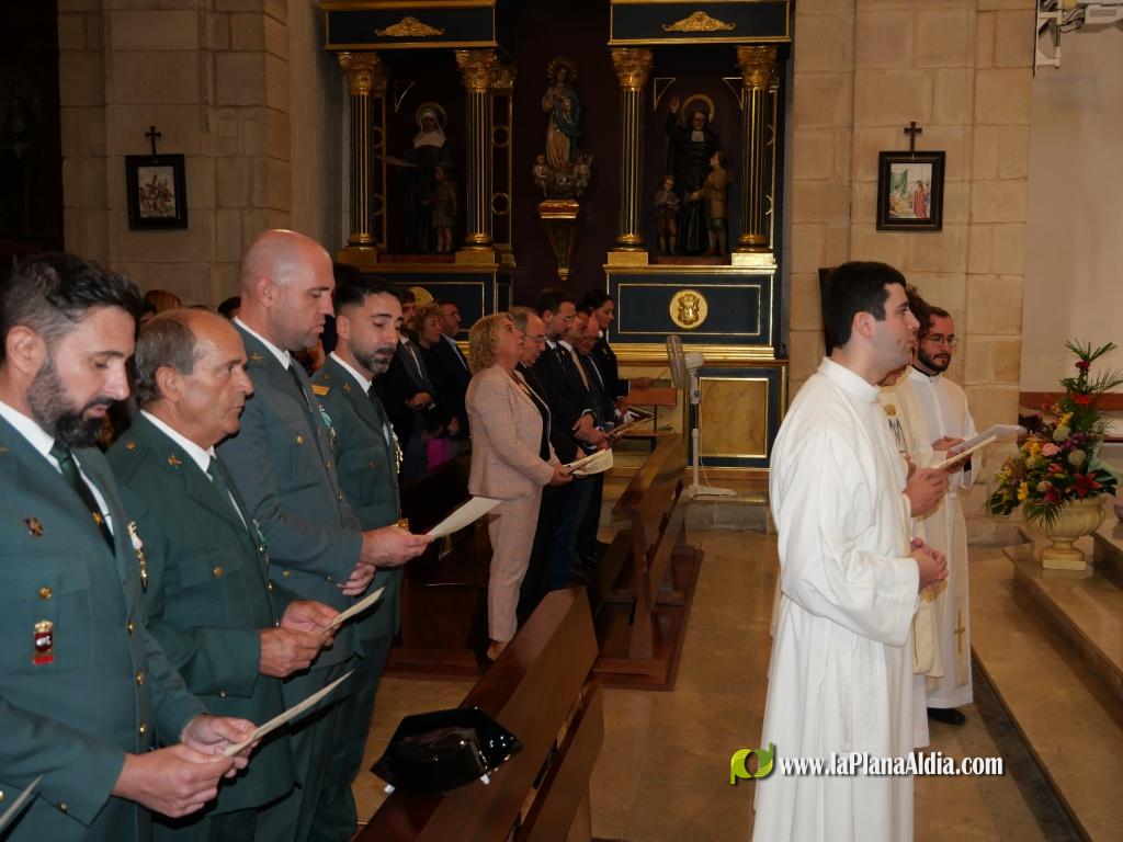 Autoridades, reina y damas y pueblo en general con la guardia civil de Alcora en su d�a del Pilar