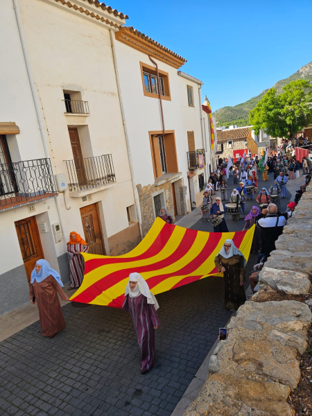 Oropesa del Mar celebra el Día de la Comunidad Valenciana con VIII Desfile y recreación histórica
