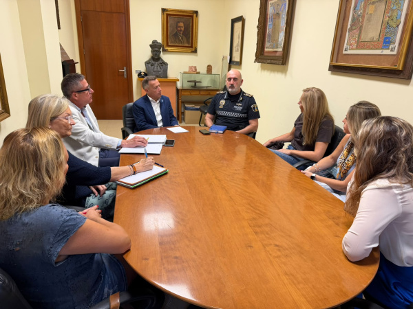 el-alcalde-de-burriana-y-la-policia-local-refuerzan-la-convivencia-en-el-escorredor-tras-reunion-con-vecinos