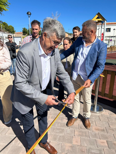 El Ayuntamiento inaugura el parque La Planeta para promover la convivencia y el ocio en Rossell