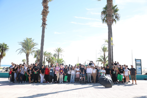 Burriana reúne a más de 250 personas en la jornada de limpieza #EUBeachCleanup en las playas de la Plana Baixa