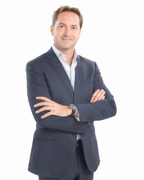 alejandro-clausell-y-enrique-badimon-mantenedores-de-las-reinas-falleras-de-burriana-2027