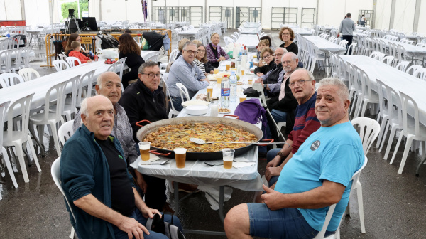la-lluvia-condiciona-el-dia-de-la-esperanza-en-onda-y-se-celebra-una-emotiva-ofrenda-a-la-patrona