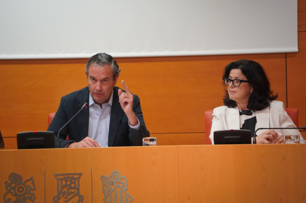 Pastor acusa a Sánchez de visitar la Comunitat encapsulado y blindado para no pisar el barro ni mirar a los afectados por la dana Adam