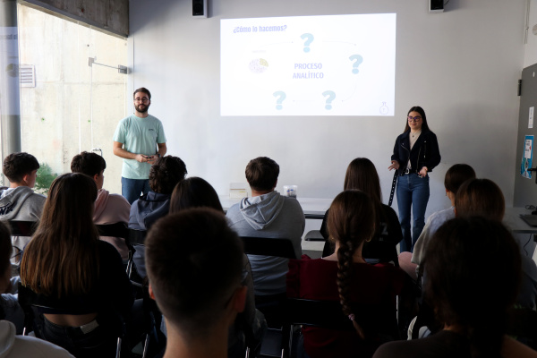 La UJI inicia una nueva edición de Conecta con la ciencia para promover el aprendizaje científico entre el alumnado de secundaria en Sagunto