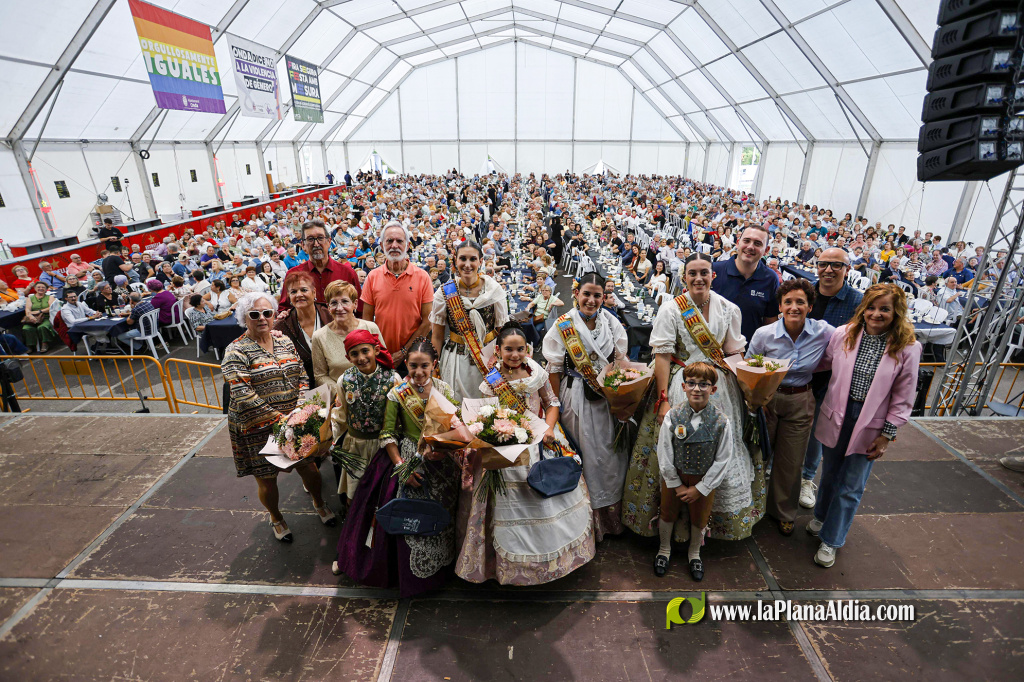 Onda rinde homenaje a sus mayores en un multitudinario martes de Fira