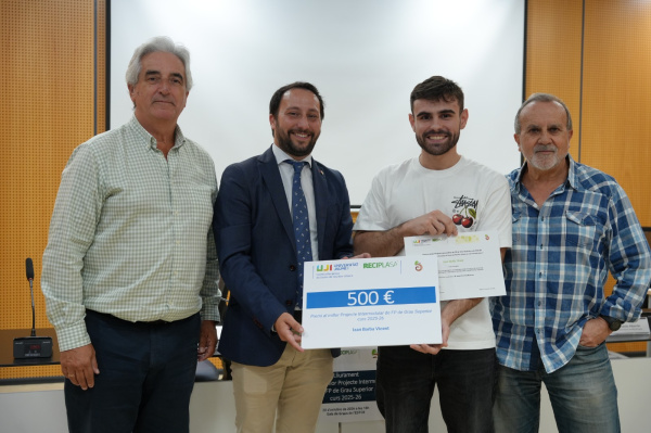 La Cátedra Reciplasa premia un proyecto del IES Politècnic sobre gestión sostenible de residuos industriales