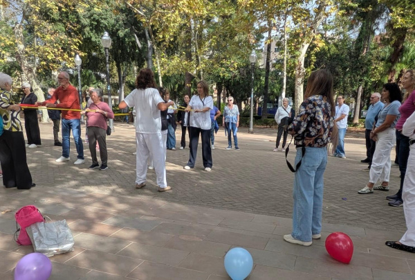 Castellón reúne a pacientes de los centros de salud en un paseo saludable para fomentar el bienestar físico y emocional
