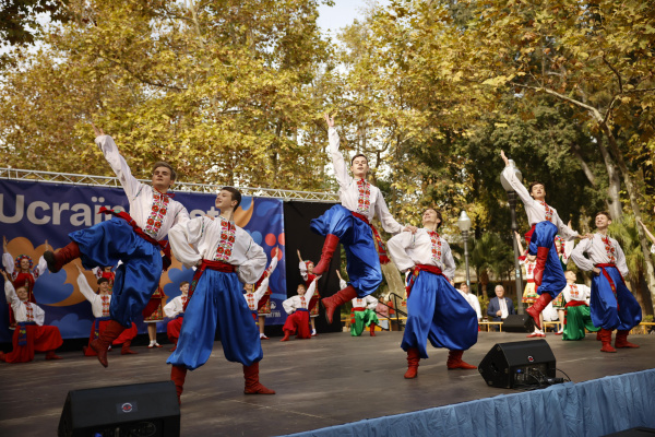 El parque Ribalta acoge el acto central de UcrainaFest con música, danza y gastronomía ucraniana